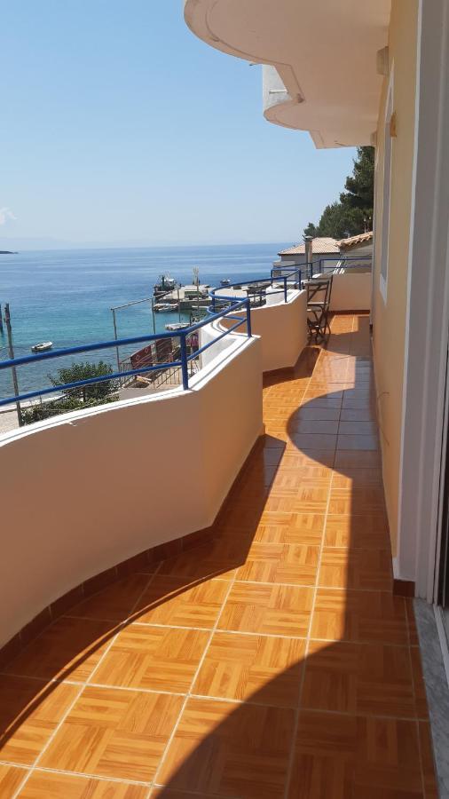 Beachfront Apartment Himare Exterior photo