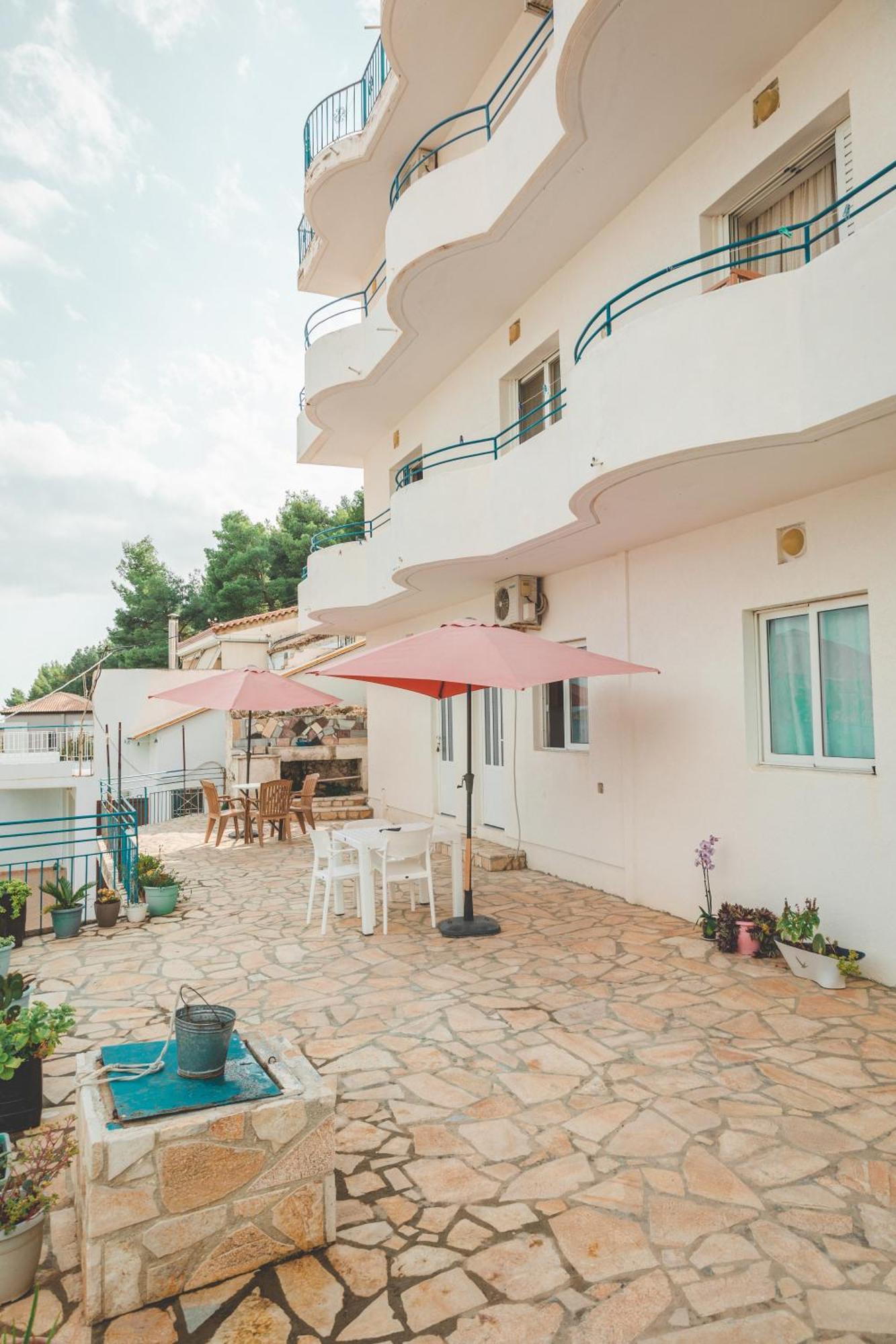 Beachfront Apartment Himare Exterior photo