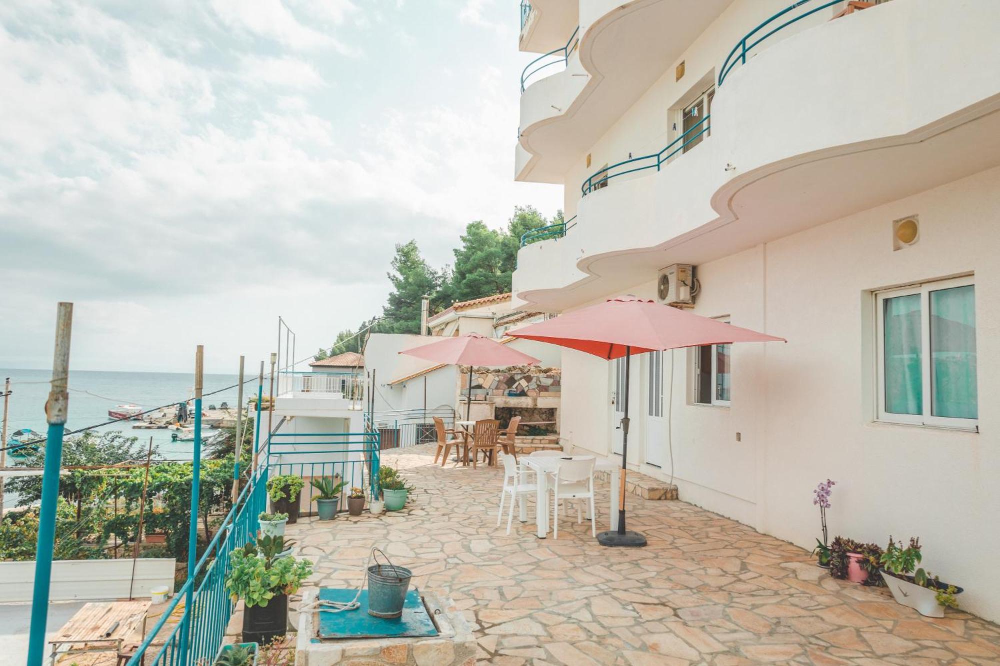 Beachfront Apartment Himare Exterior photo