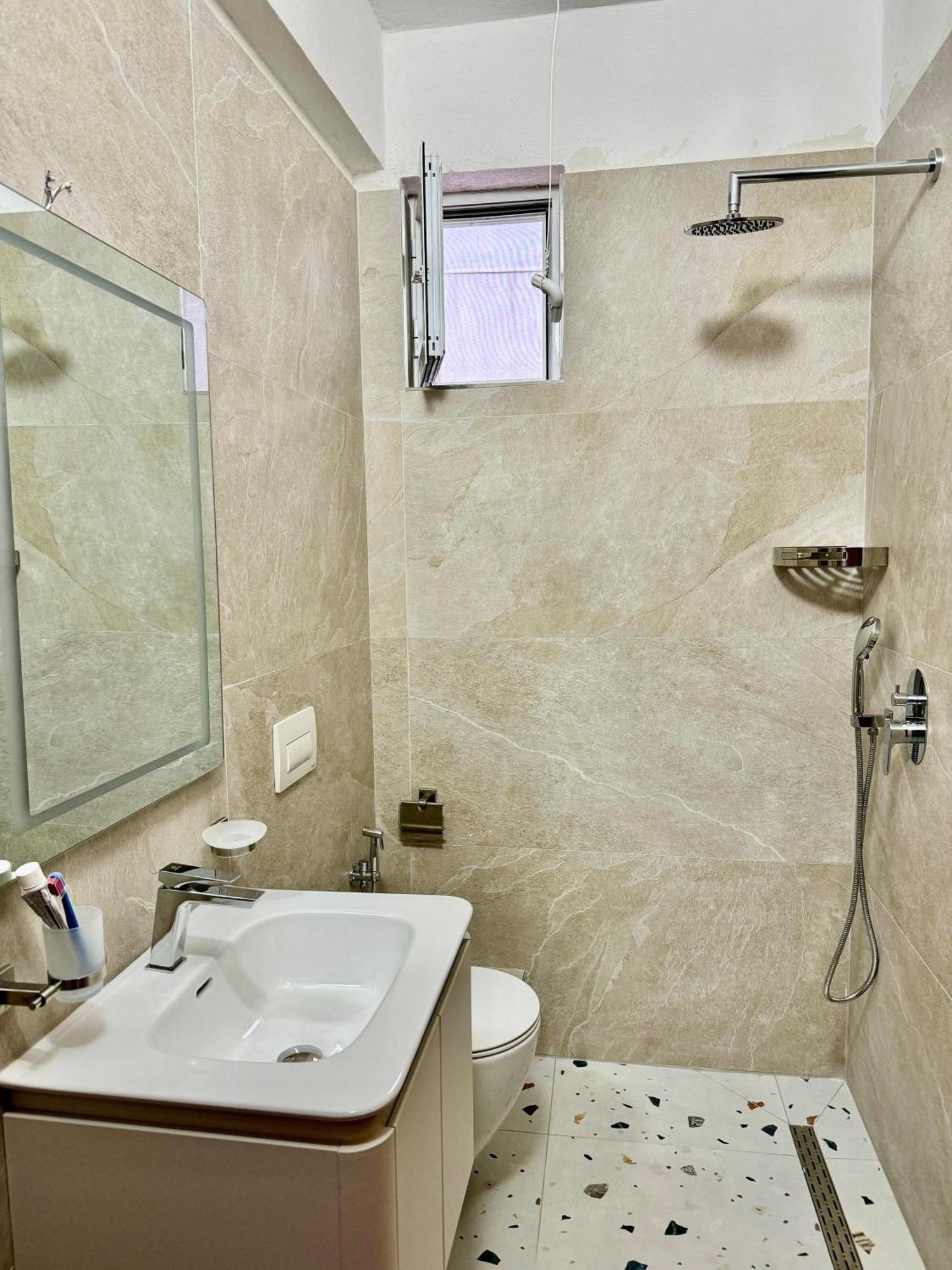 Beachfront Apartment Himare Exterior photo