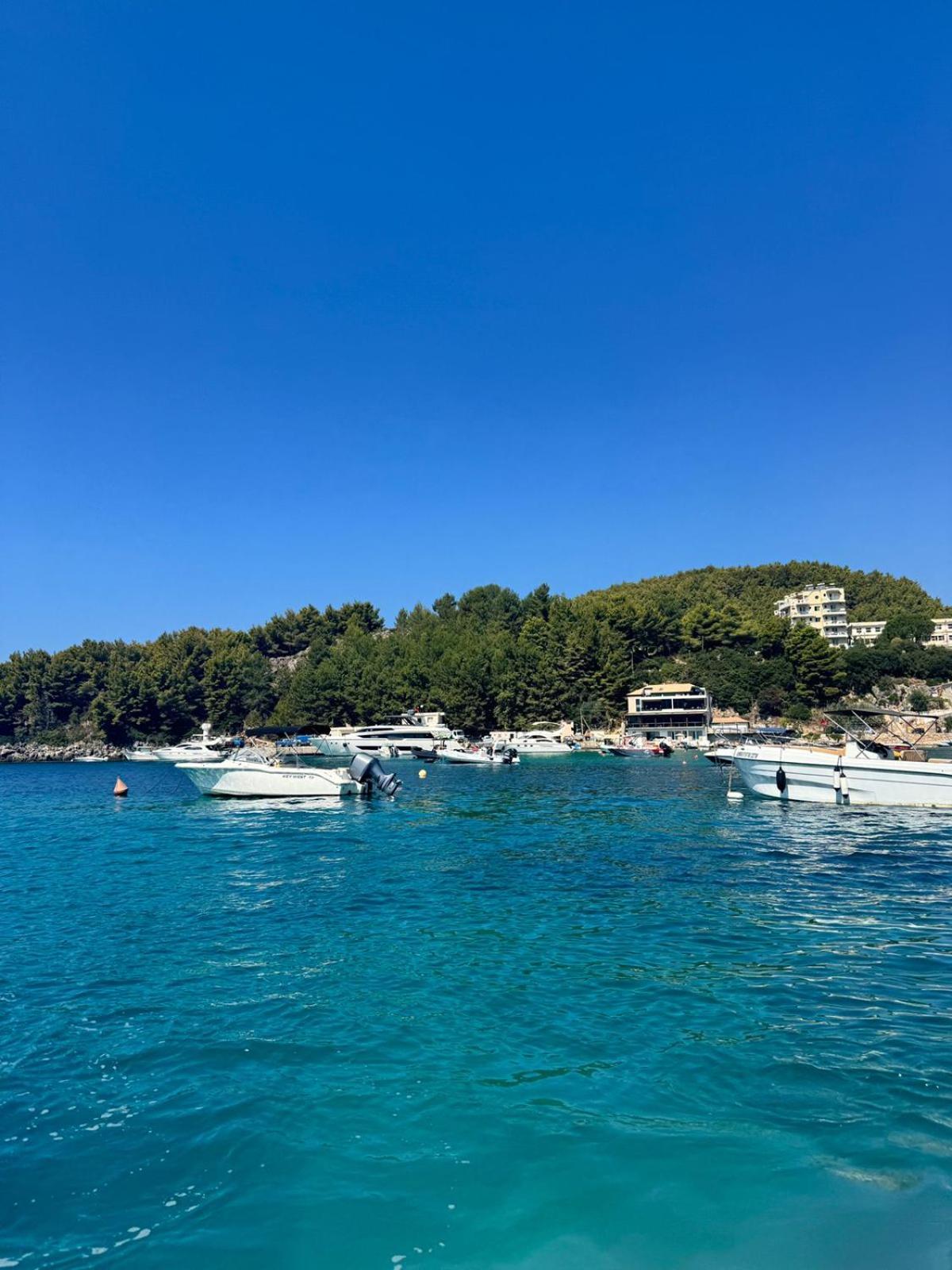 Beachfront Apartment Himare Exterior photo