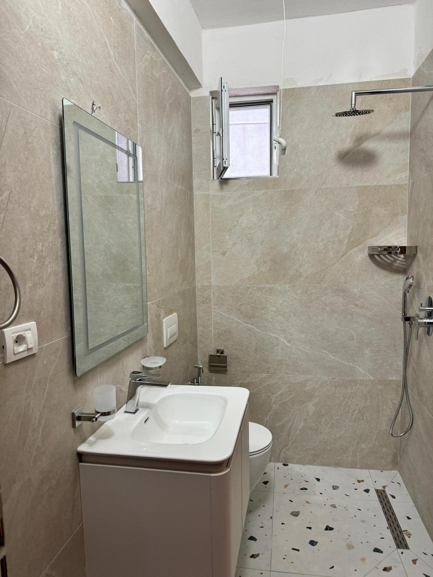 Beachfront Apartment Himare Exterior photo